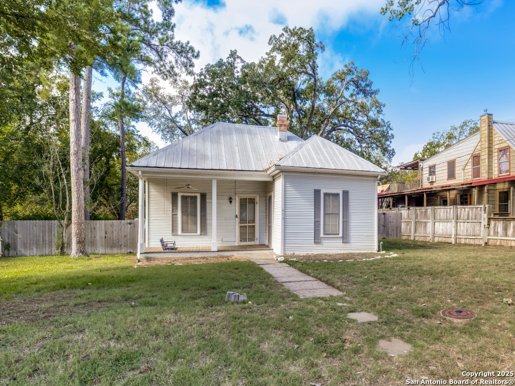 413 E College Street Fredericksburg TX 78624