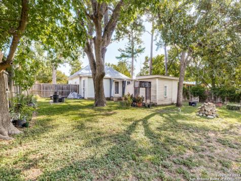 413 E College Street Fredericksburg TX 78624