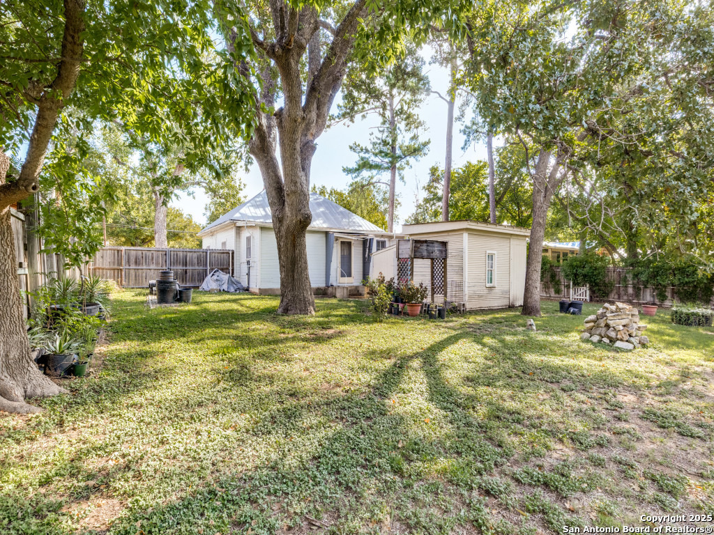 413 E College Street Fredericksburg TX 78624
