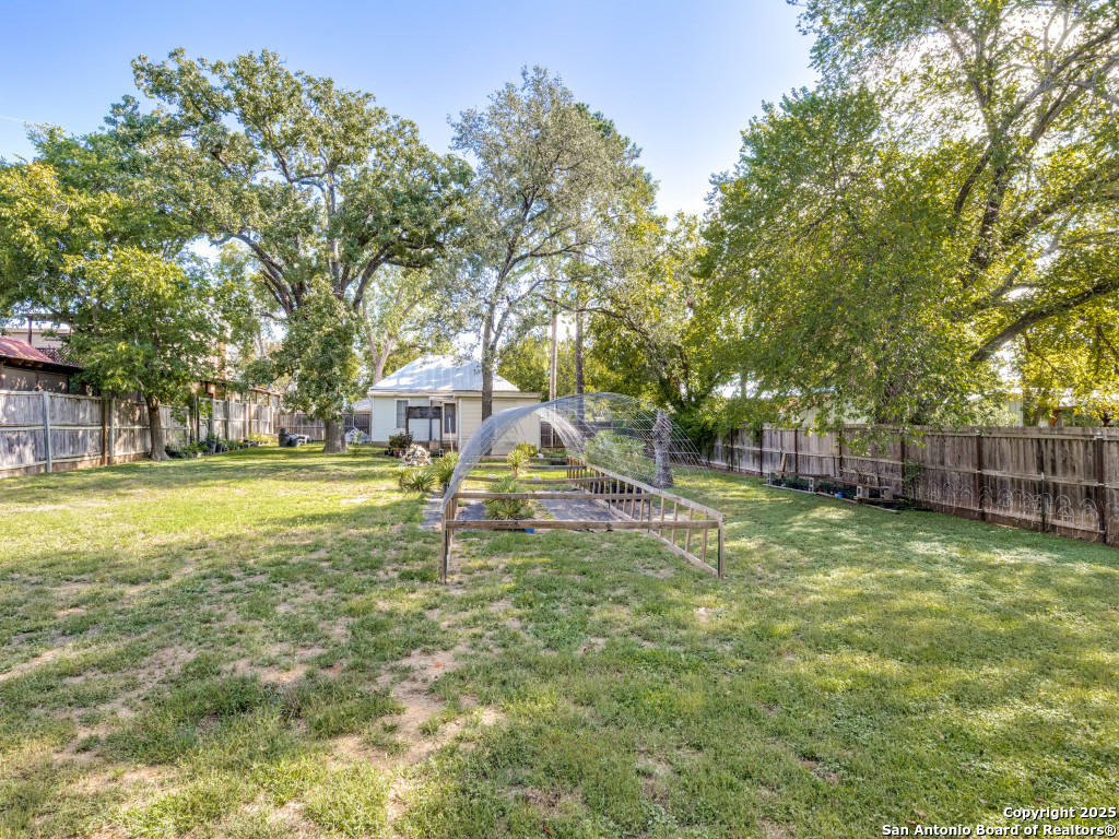 413 E College Street Fredericksburg TX 78624