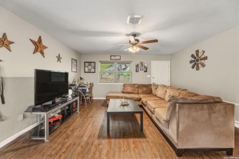 748 Fm 2102 Kenedy TX 78119