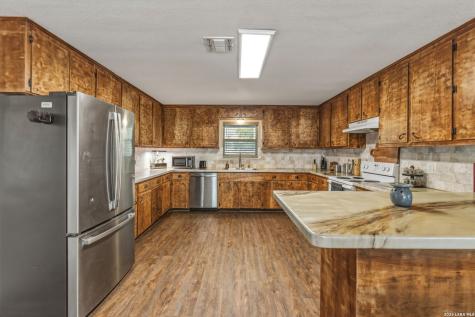 748 Fm 2102 Kenedy TX 78119