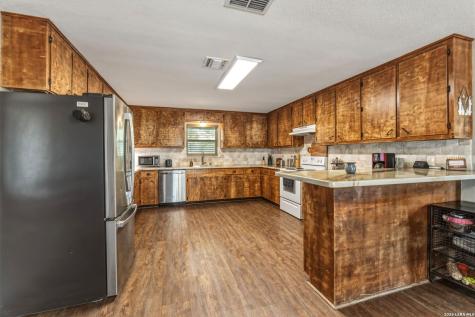 748 Fm 2102 Kenedy TX 78119