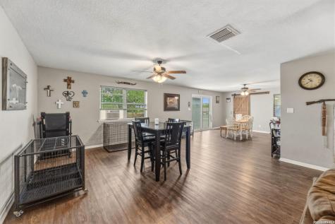 748 Fm 2102 Kenedy TX 78119