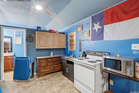 2145 Fm 2504 Poteet TX 78065