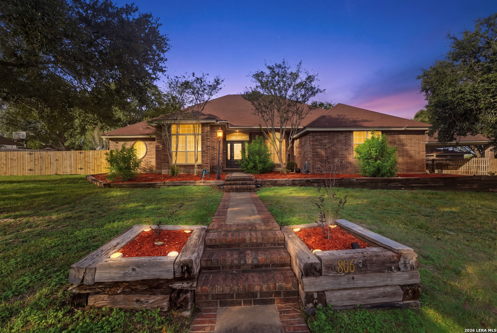 806 Mesquite Karnes City TX 78118