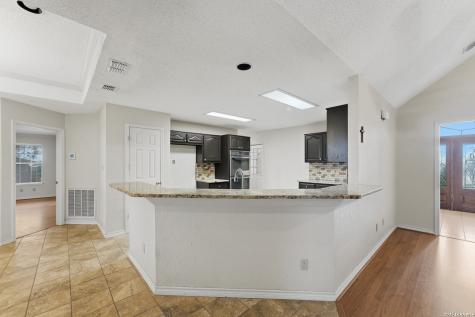 806 Mesquite Karnes City TX 78118