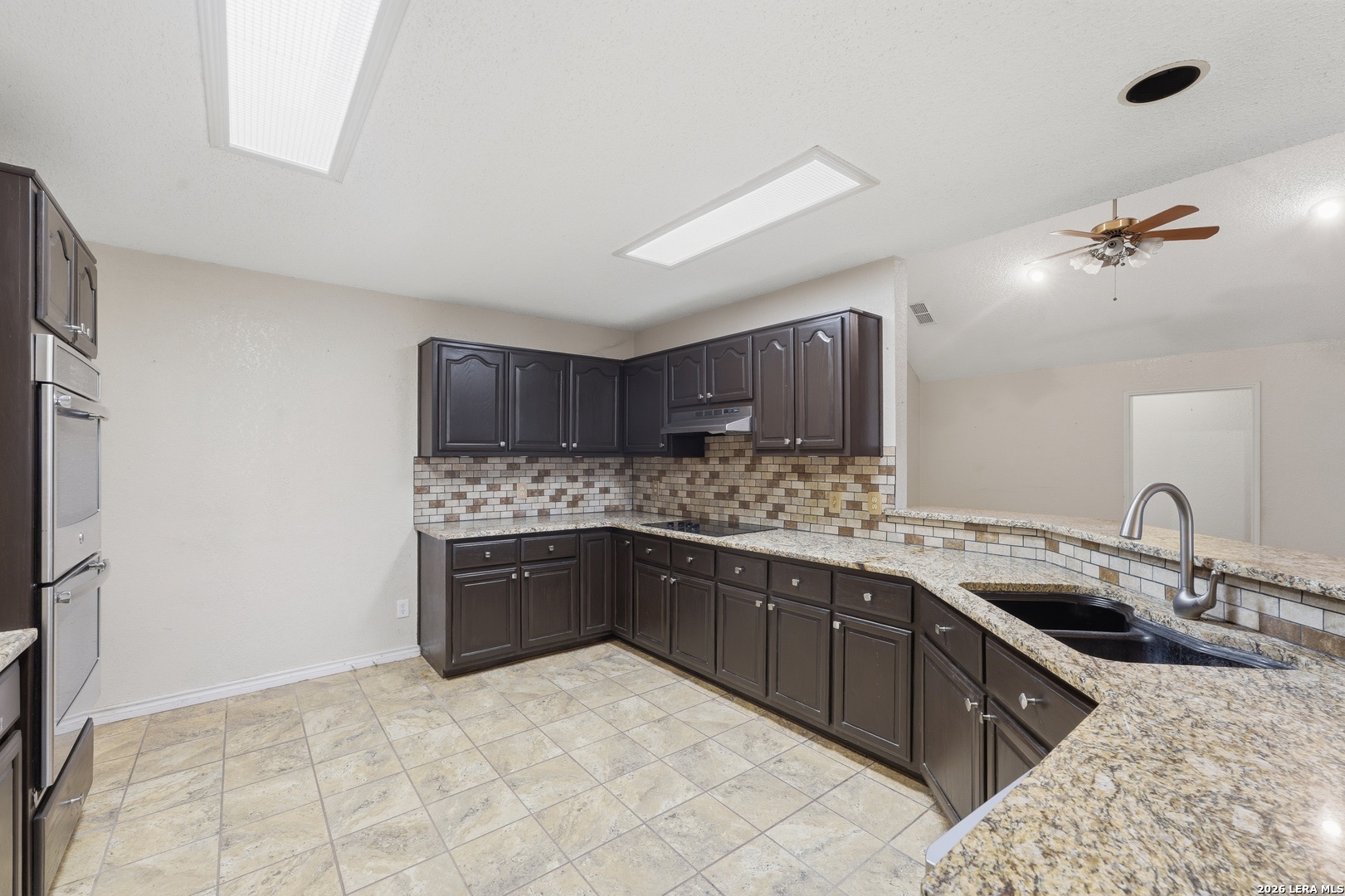 806 Mesquite Karnes City TX 78118