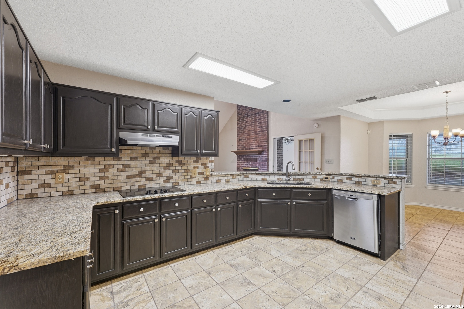 806 Mesquite Karnes City TX 78118