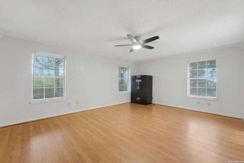 806 Mesquite Karnes City TX 78118