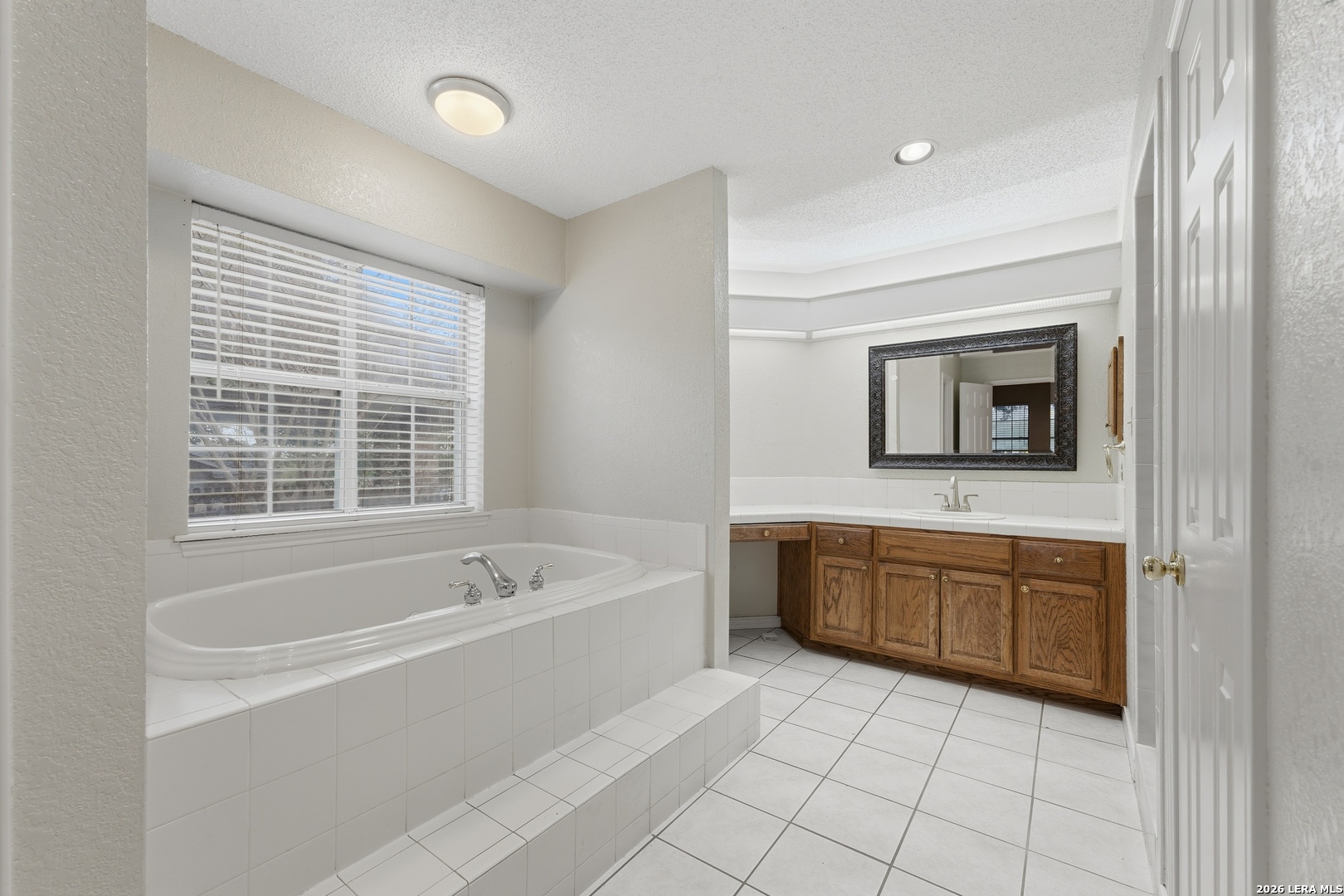 806 Mesquite Karnes City TX 78118