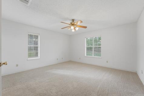 806 Mesquite Karnes City TX 78118