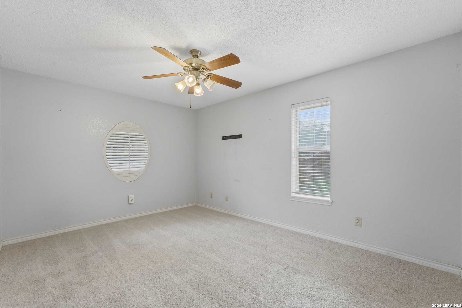 806 Mesquite Karnes City TX 78118