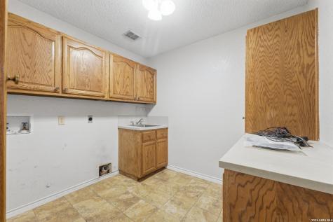 806 Mesquite Karnes City TX 78118