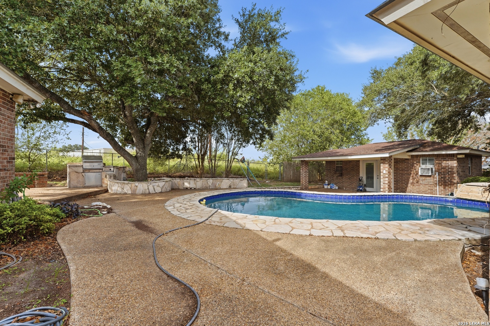 806 Mesquite Karnes City TX 78118