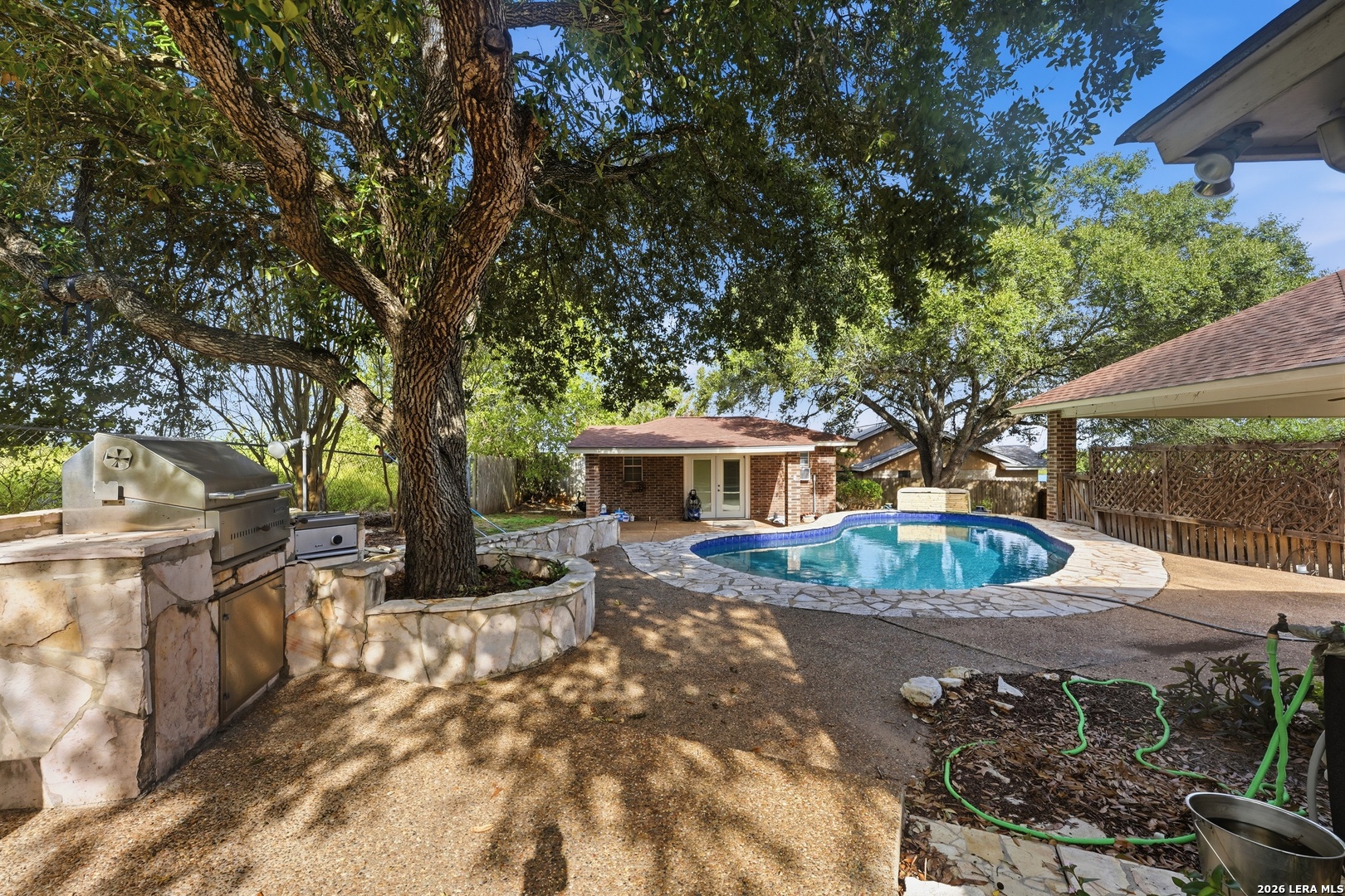 806 Mesquite Karnes City TX 78118