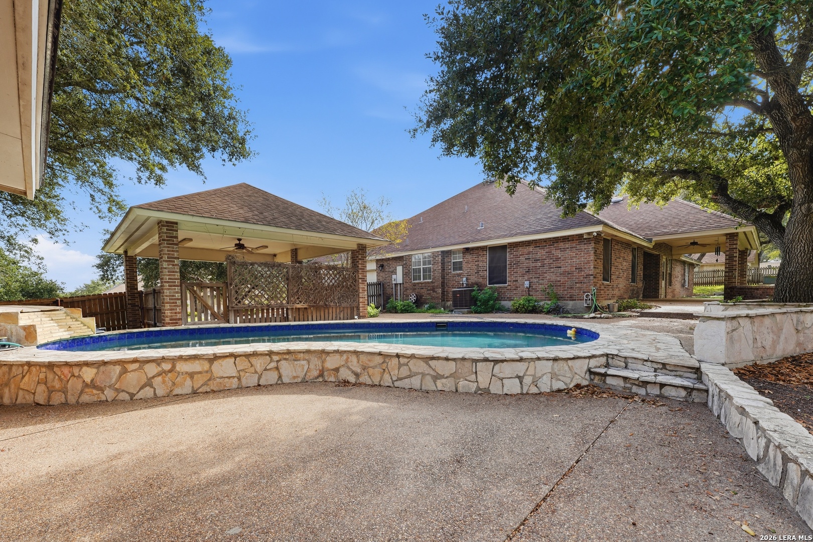806 Mesquite Karnes City TX 78118