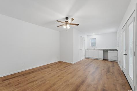 806 Mesquite Karnes City TX 78118