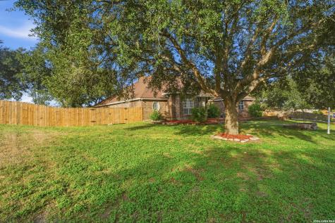 806 Mesquite Karnes City TX 78118