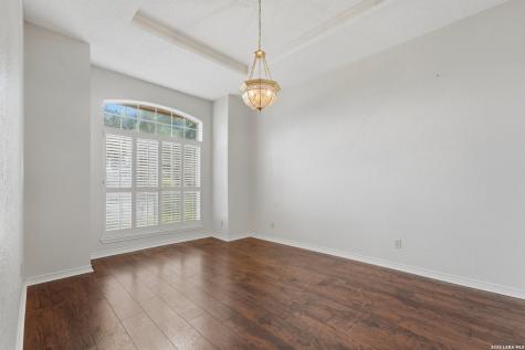 806 Mesquite Karnes City TX 78118