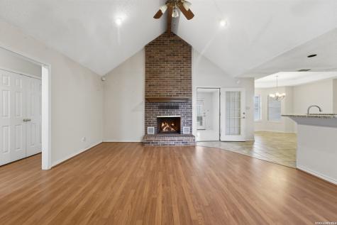 806 Mesquite Karnes City TX 78118