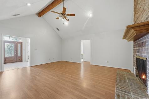 806 Mesquite Karnes City TX 78118