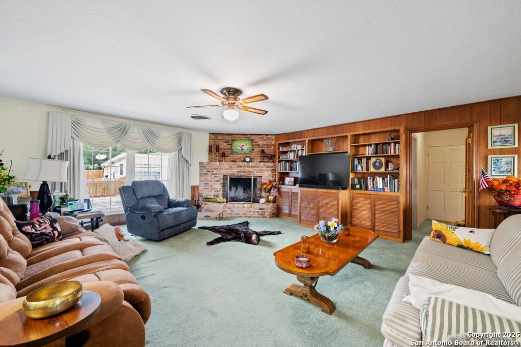 699 Floral Avenue New Braunfels TX 78130