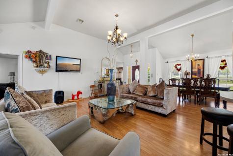 837 Paddy Road Floresville TX 78114