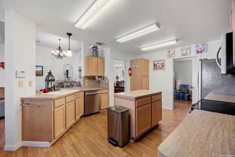837 Paddy Road Floresville TX 78114