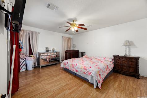 837 Paddy Road Floresville TX 78114