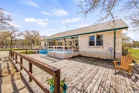 837 Paddy Road Floresville TX 78114