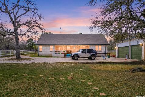 837 Paddy Road Floresville TX 78114