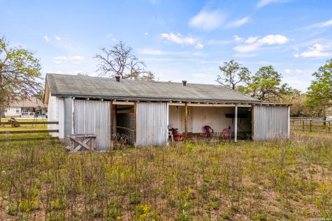 837 Paddy Road Floresville TX 78114