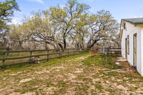 837 Paddy Road Floresville TX 78114