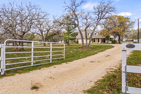 837 Paddy Road Floresville TX 78114