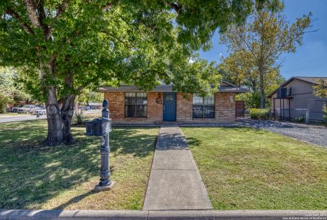 470 N Crisp Street Uvalde TX 78801