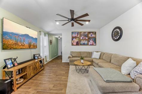 389 Middle Green Loop Floresville TX 78114