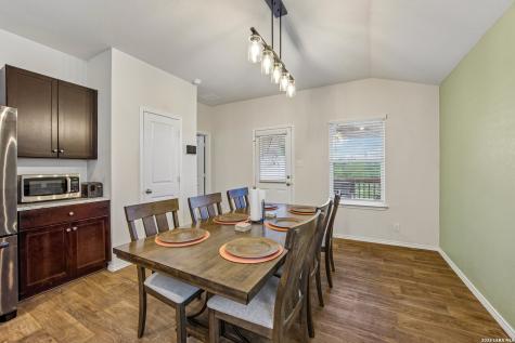 389 Middle Green Loop Floresville TX 78114