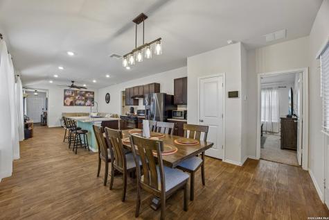 389 Middle Green Loop Floresville TX 78114