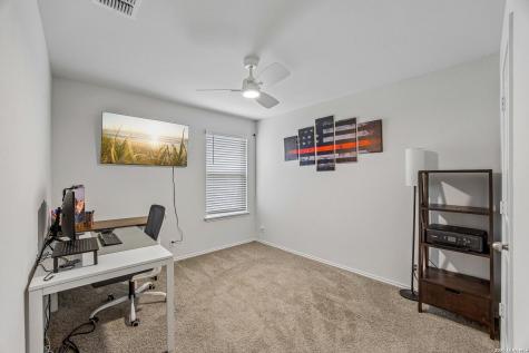 389 Middle Green Loop Floresville TX 78114