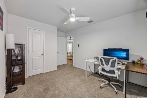 389 Middle Green Loop Floresville TX 78114