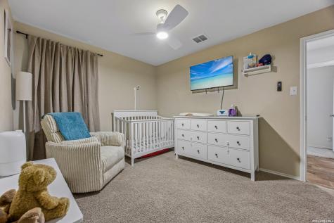 389 Middle Green Loop Floresville TX 78114