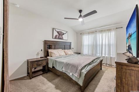 389 Middle Green Loop Floresville TX 78114