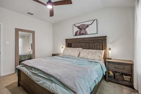 389 Middle Green Loop Floresville TX 78114