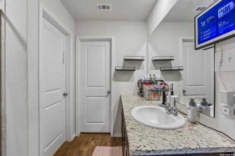 389 Middle Green Loop Floresville TX 78114