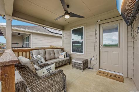 389 Middle Green Loop Floresville TX 78114
