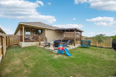 389 Middle Green Loop Floresville TX 78114