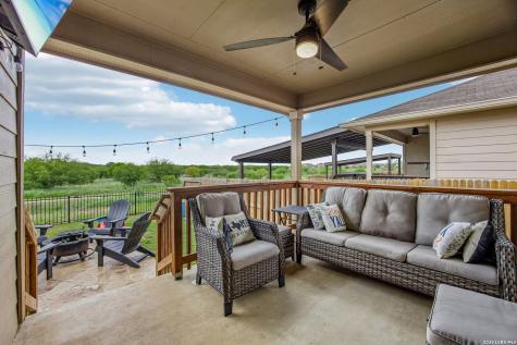 389 Middle Green Loop Floresville TX 78114