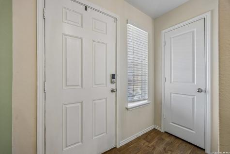 389 Middle Green Loop Floresville TX 78114