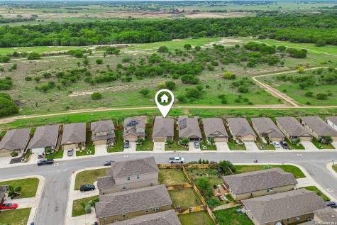 389 Middle Green Loop Floresville TX 78114